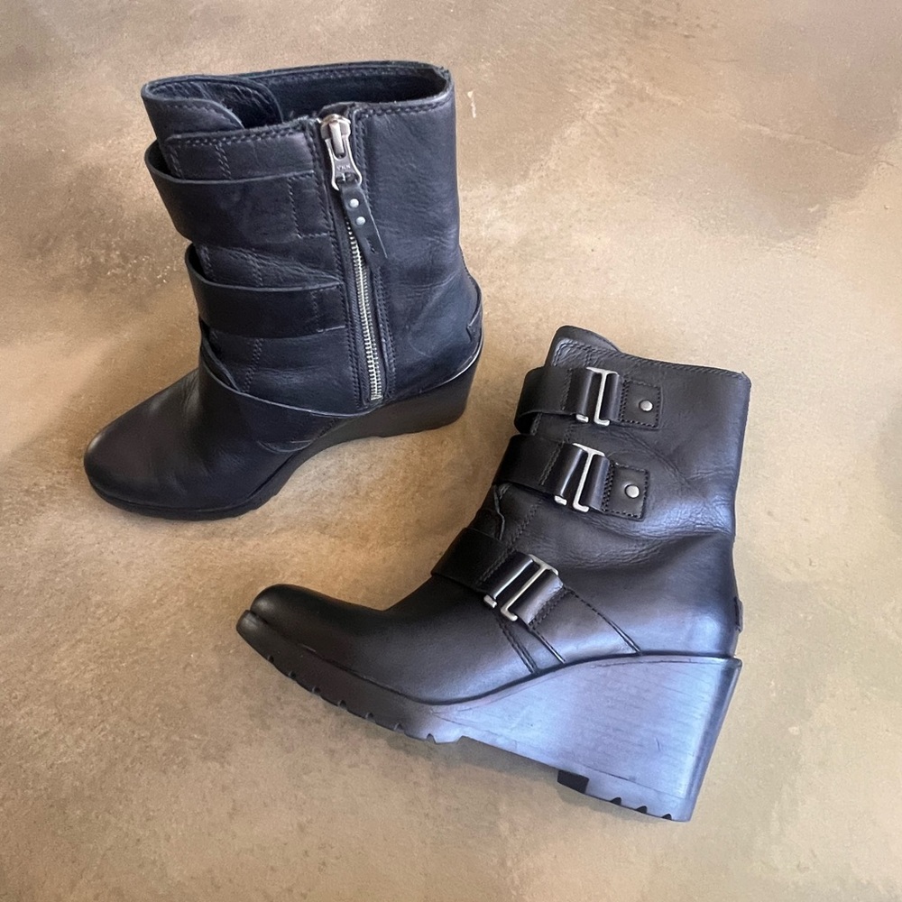 Sorel After Hours Wedge Black Leather Waterproof Boots, Good Used Condition 8.5